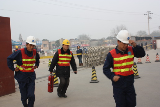 安慶港華燃氣模擬CNG加氣站燃氣泄漏，開展應(yīng)急演練